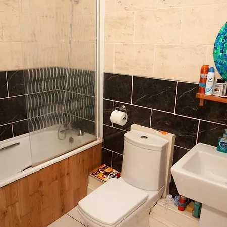 1 Bedroom Flat In Central Lägenhet